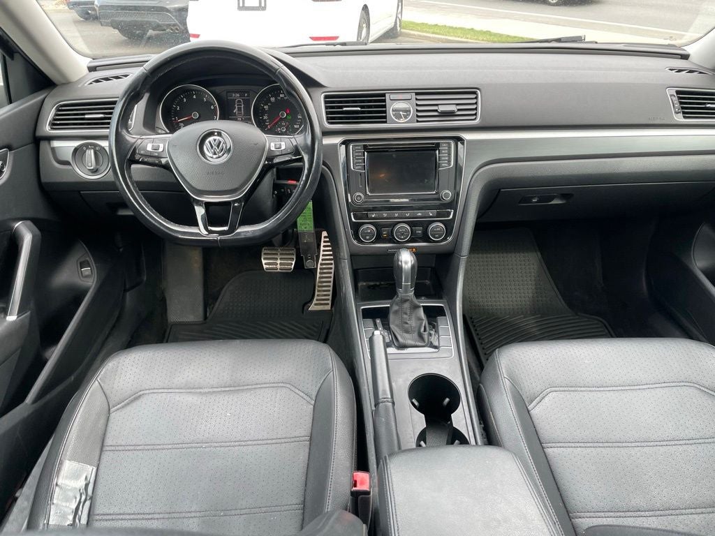 2017 Volkswagen Passat 1.8T R-Line