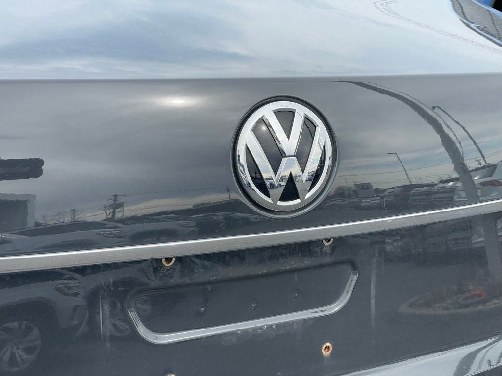 2017 Volkswagen Passat 1.8T R-Line