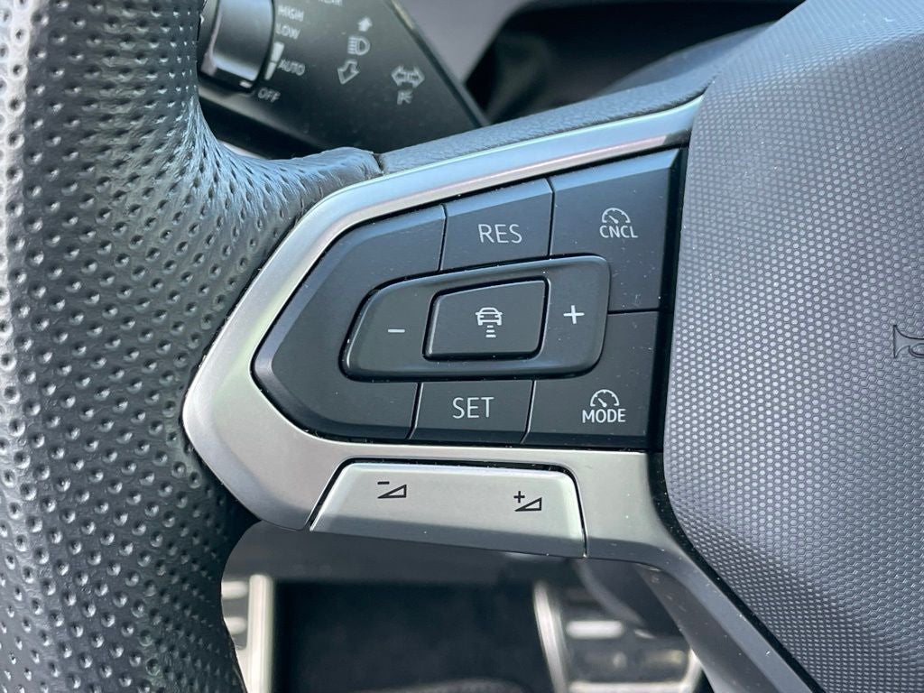 2025 Volkswagen Tiguan 2.0T SE R-Line Black