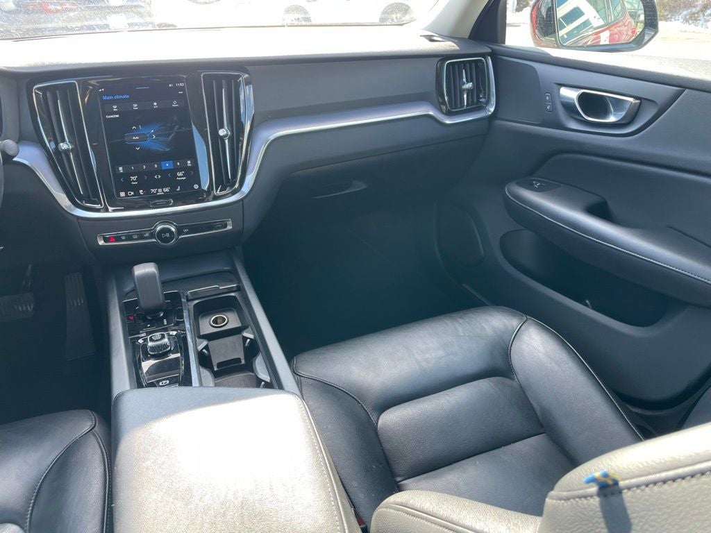 2024 Volvo S60 B5 Core Dark Theme