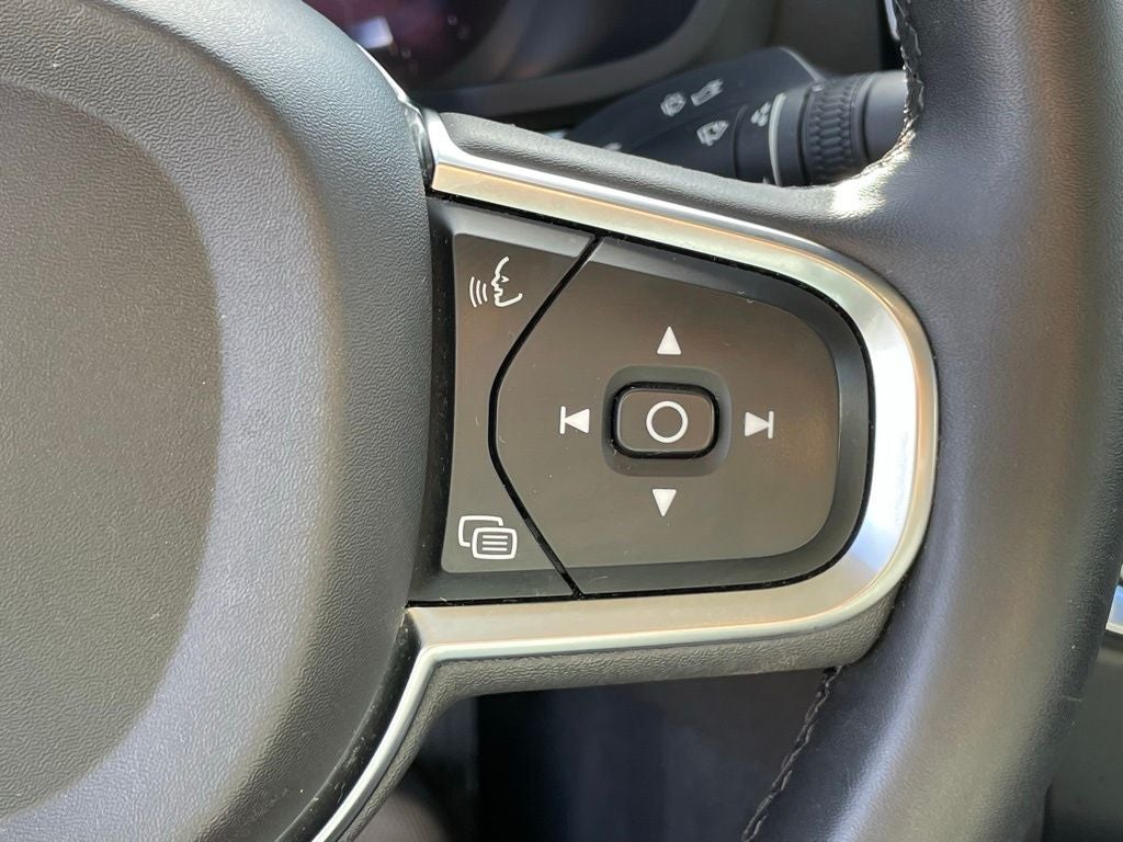 2024 Volvo S60 B5 Core Dark Theme