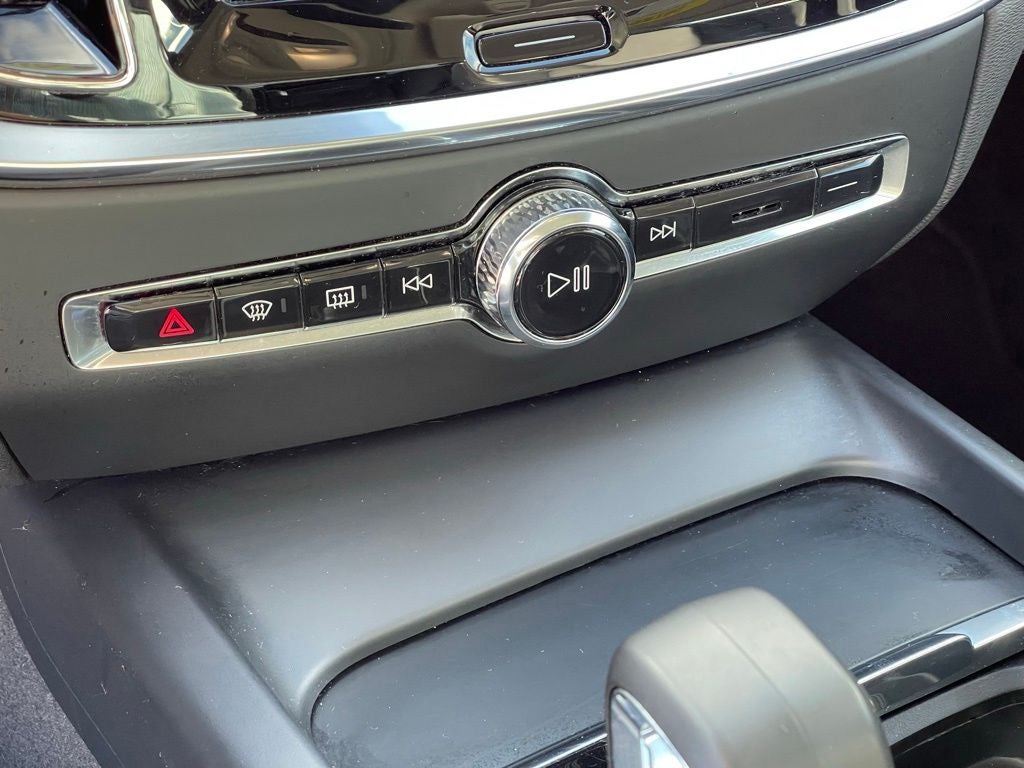 2024 Volvo S60 B5 Core Dark Theme