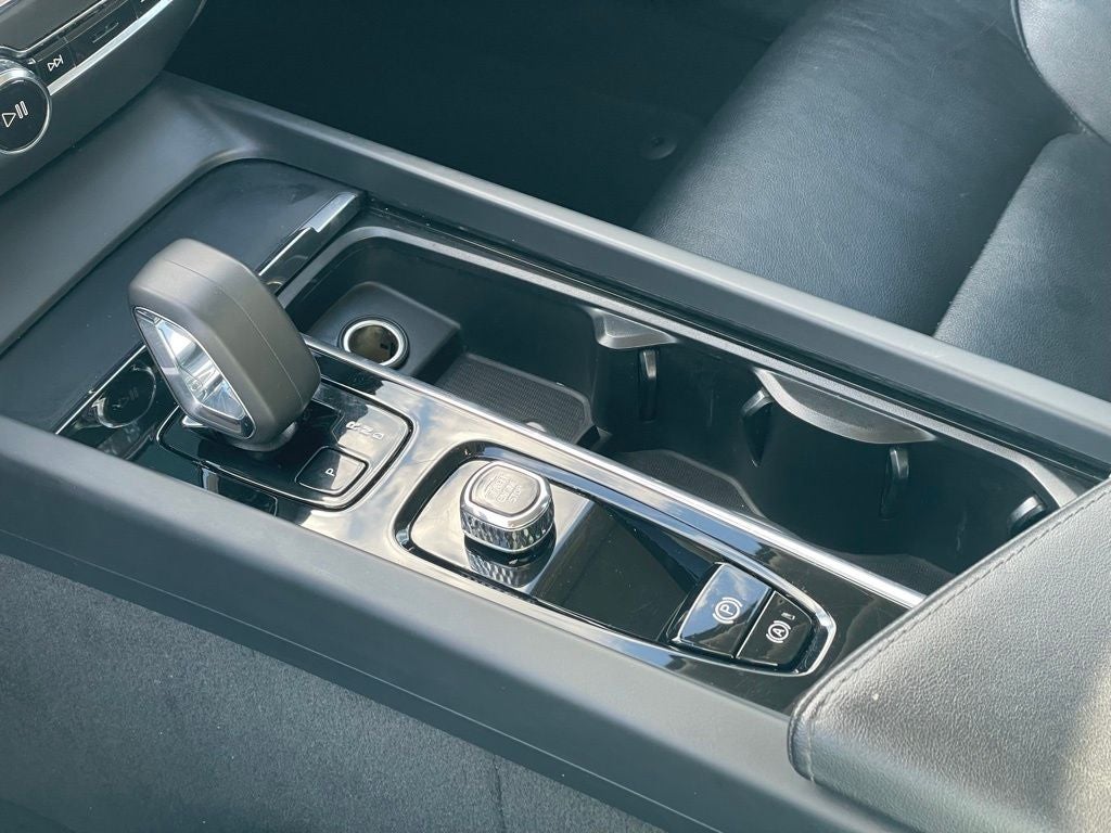 2024 Volvo S60 B5 Core Dark Theme