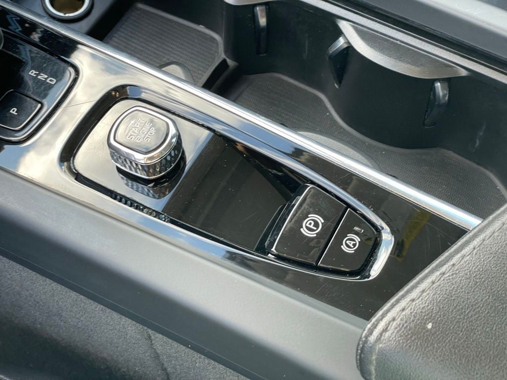 2024 Volvo S60 B5 Core Dark Theme