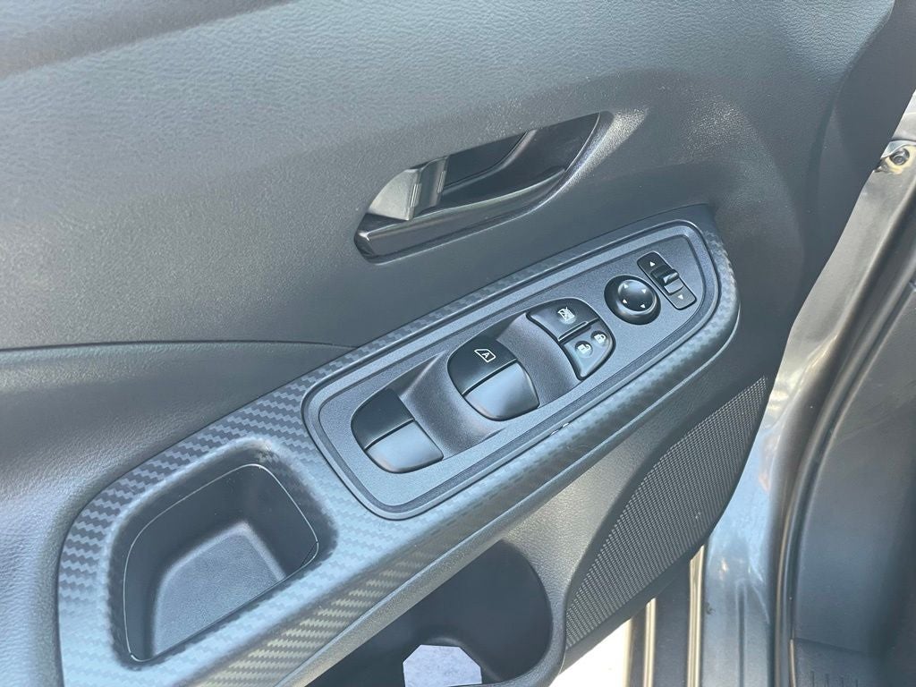 2024 Nissan Versa 1.6 S S Plus package
