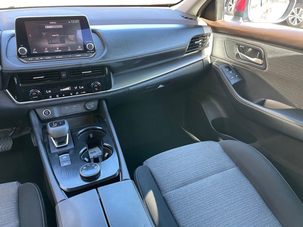 2022 Nissan Rogue SV Cloth Seating