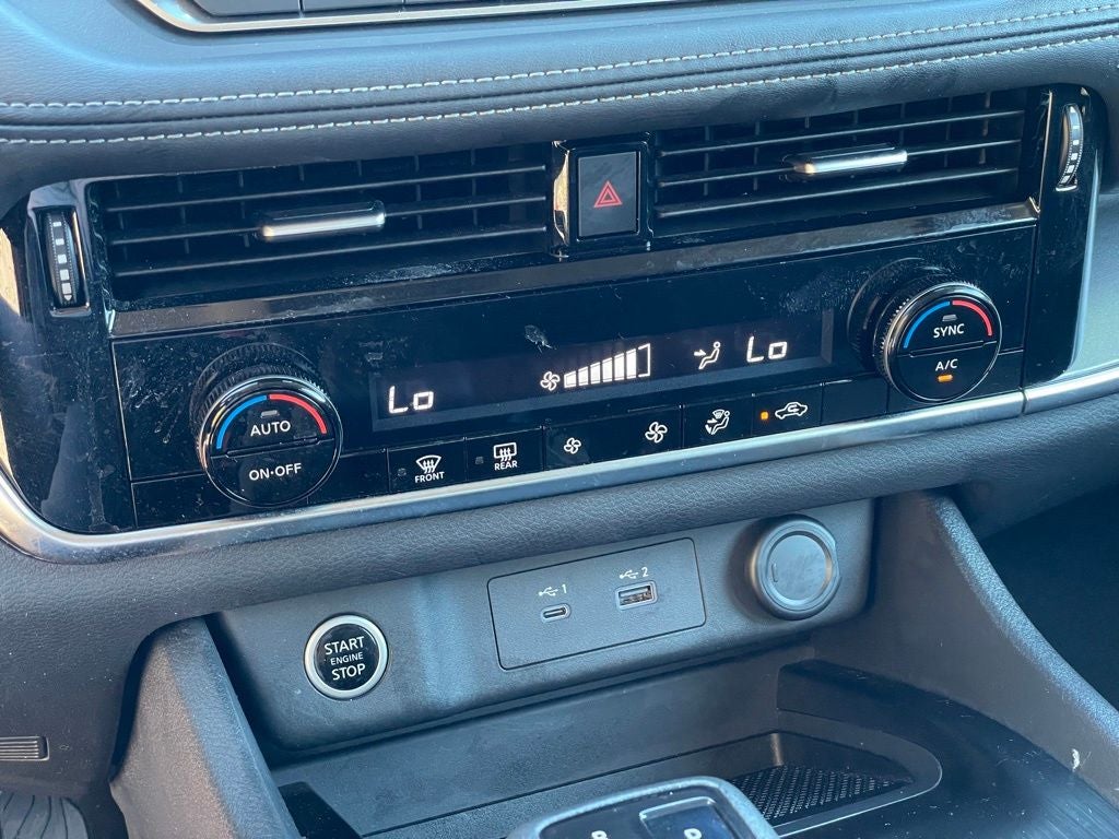 2022 Nissan Rogue SV Cloth Seating