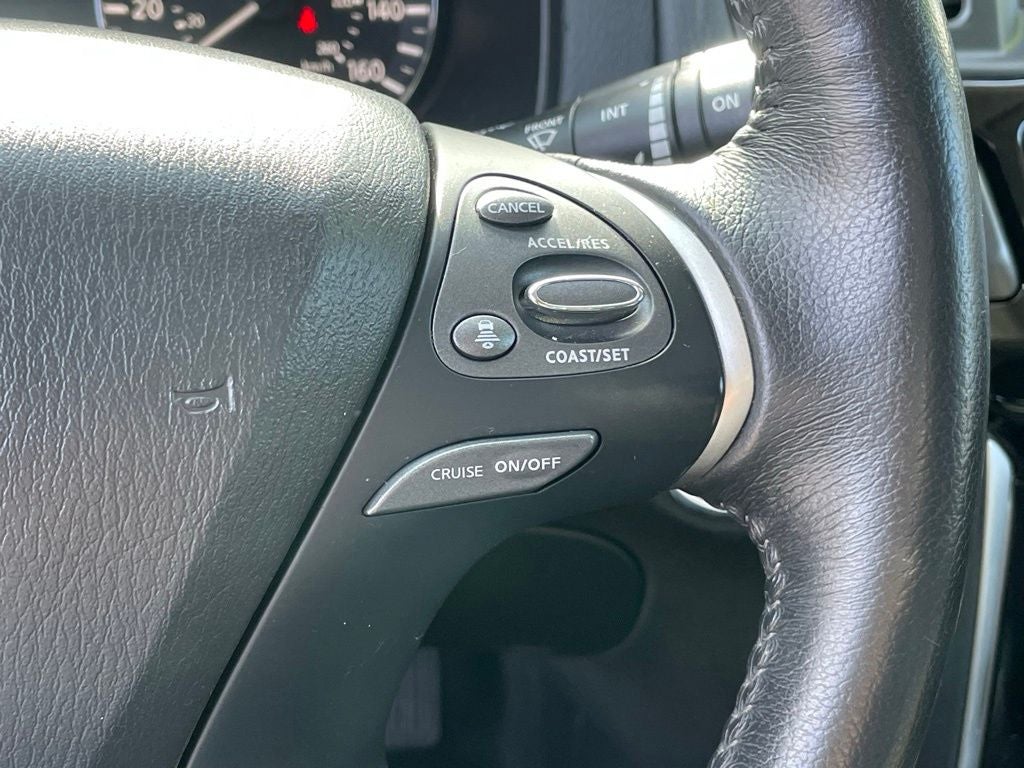 2020 Nissan Pathfinder SV