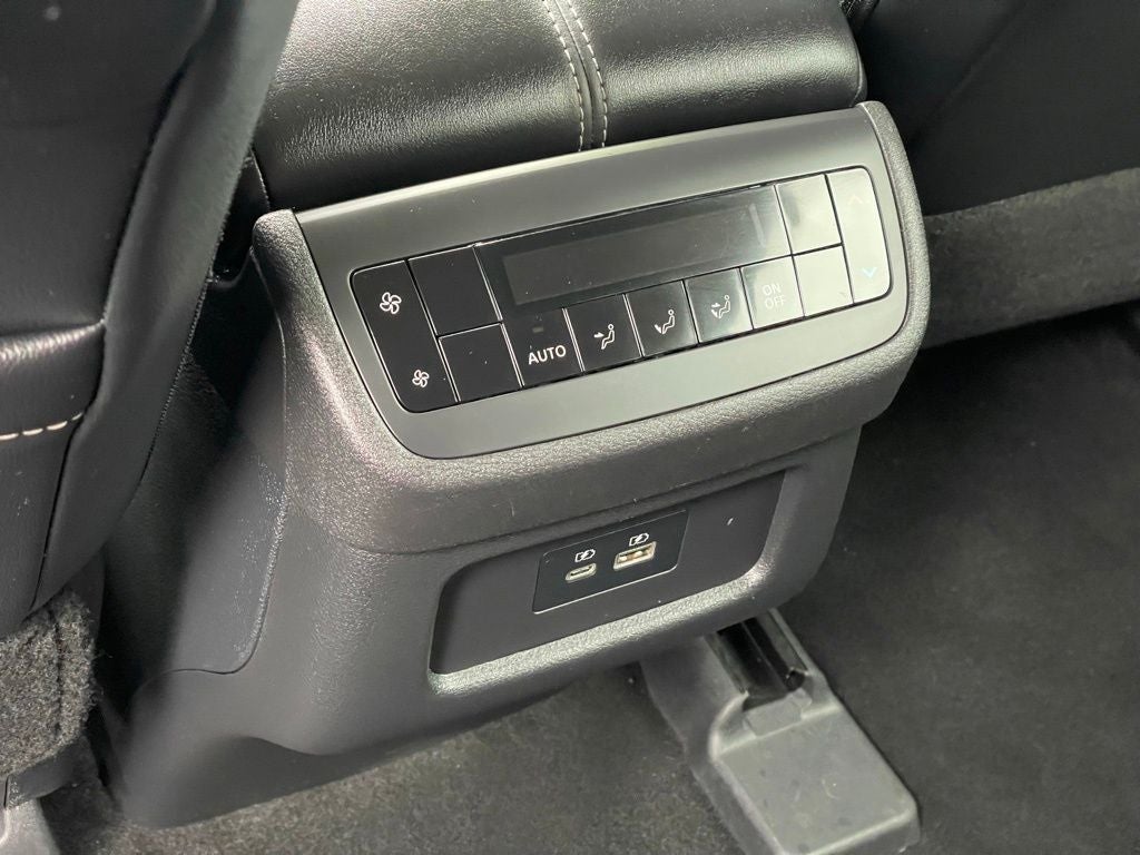 2023 Nissan Pathfinder SL w/Cross Bars