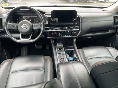 2023 Nissan Pathfinder SL w/Cross Bars