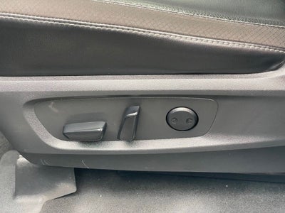 2023 Nissan Pathfinder SL w/Cross Bars