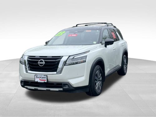 2023 Nissan Pathfinder SL w/Cross Bars