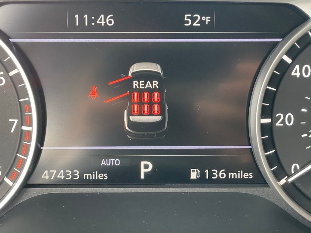 2023 Nissan Pathfinder SL w/Cross Bars
