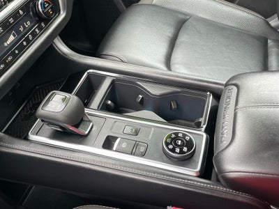 2023 Nissan Pathfinder SL w/Cross Bars