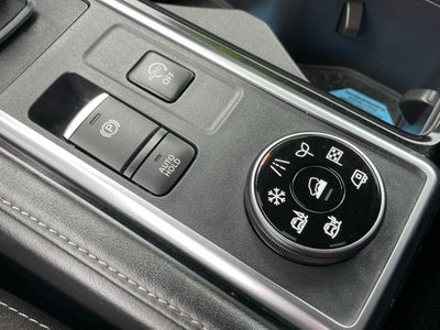 2023 Nissan Pathfinder SL w/Cross Bars