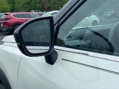 2023 Nissan Pathfinder SL w/Cross Bars