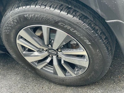 2023 Nissan Pathfinder SL w/Cross Bars