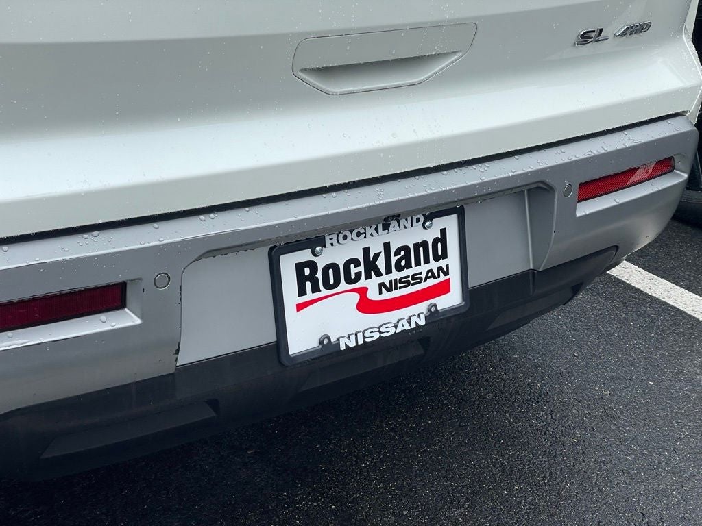 2023 Nissan Pathfinder SL w/Cross Bars