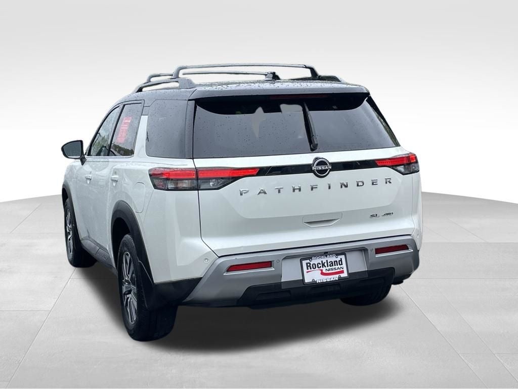 2023 Nissan Pathfinder SL w/Cross Bars