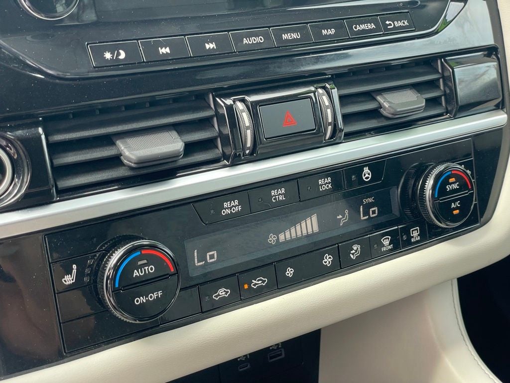 2022 Nissan Pathfinder SL