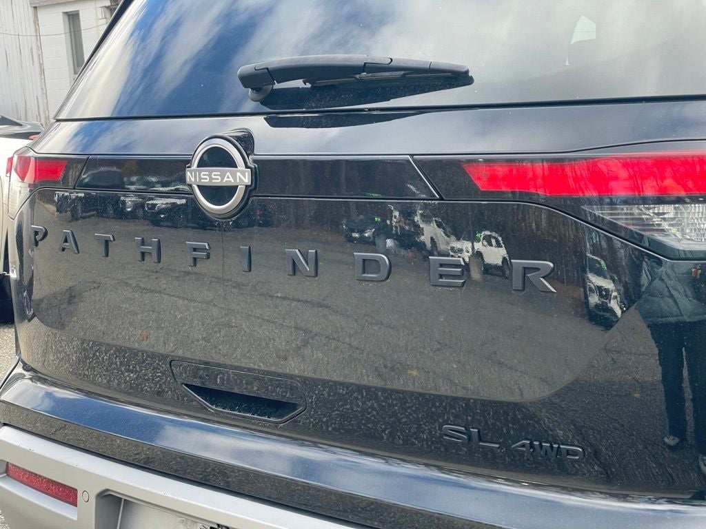 2022 Nissan Pathfinder SL