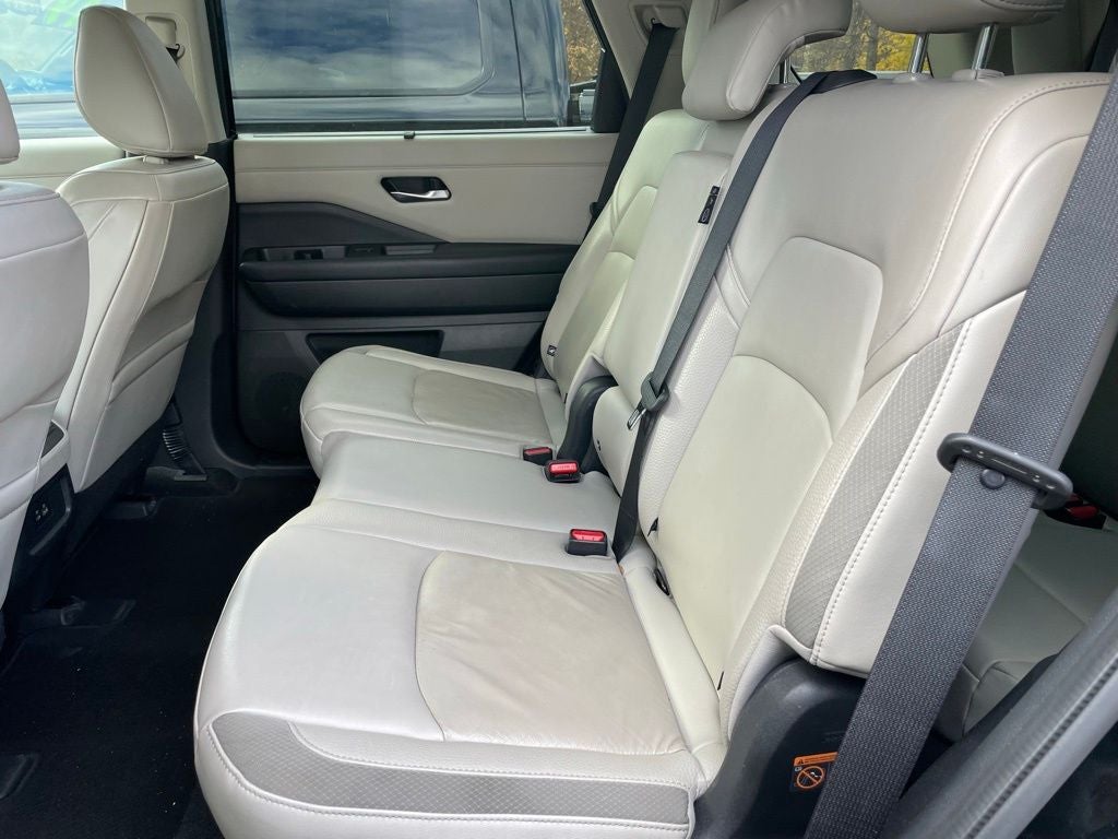 2022 Nissan Pathfinder SL