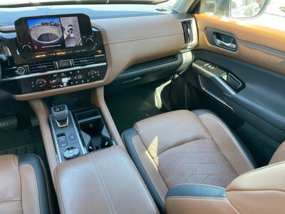 2023 Nissan Pathfinder Platinum