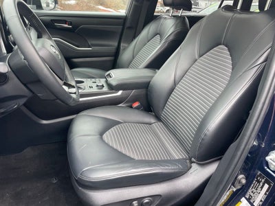 2023 Toyota Highlander Base