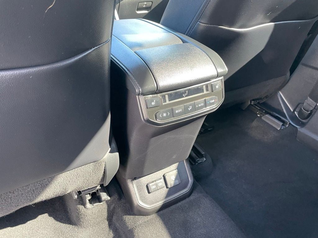 2023 Toyota Highlander Base