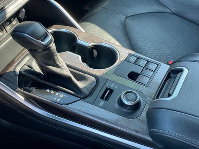 2023 Toyota Highlander Base