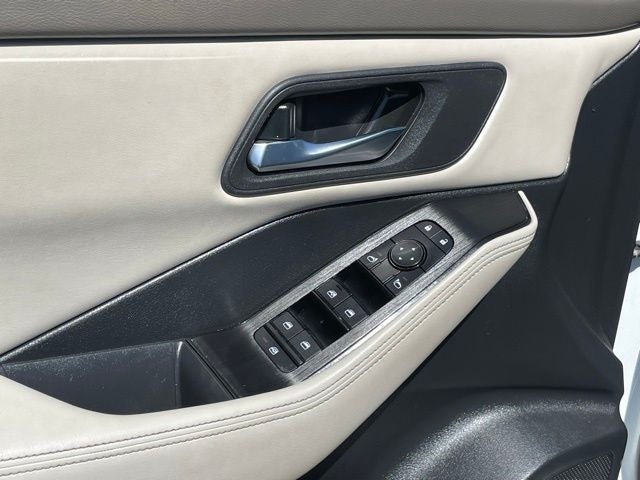 2023 Nissan Rogue SV with Cloth Seating