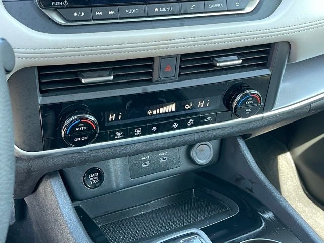 2023 Nissan Rogue SV with Cloth Seating