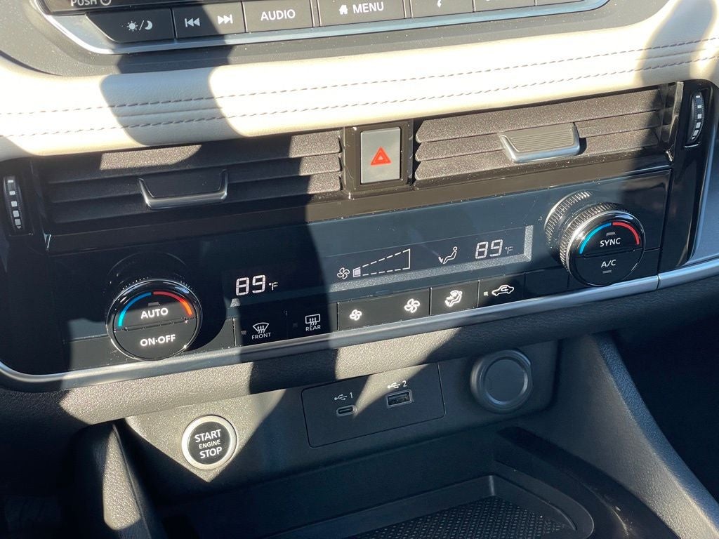 2023 Nissan Rogue SV Cloth Seats