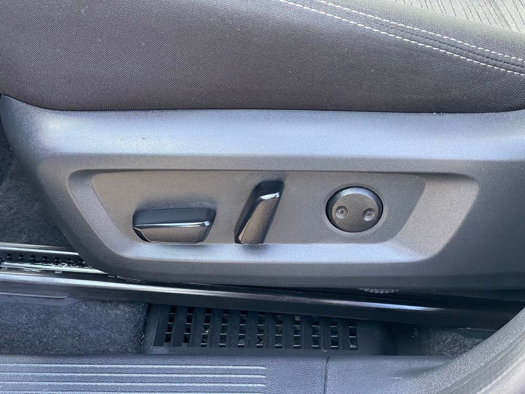 2023 Nissan Rogue SV Cloth Seating