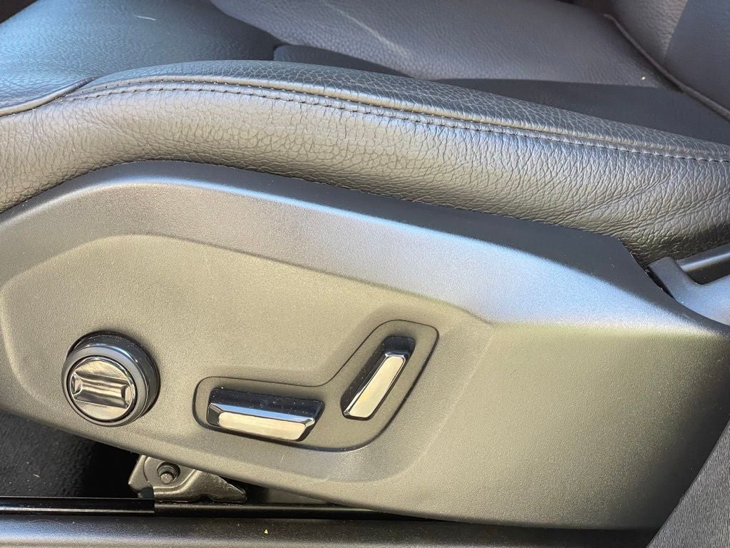 2024 Volvo XC90 B5 Plus