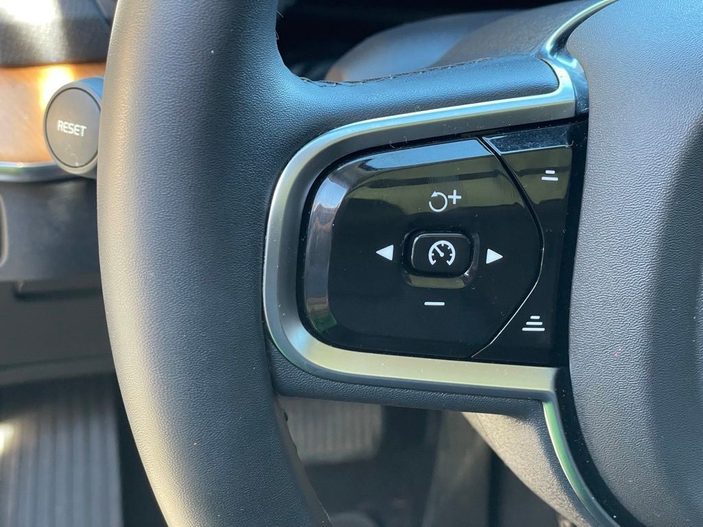 2024 Volvo XC90 B5 Plus