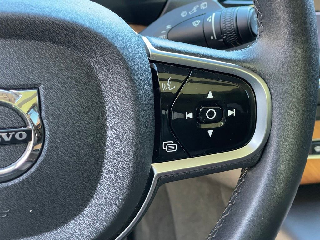 2024 Volvo XC90 B5 Plus