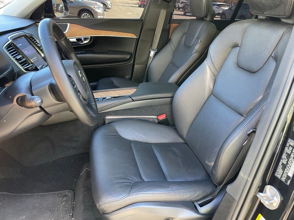 2024 Volvo XC90 B5 Plus