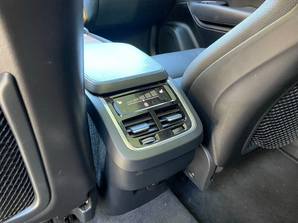 2024 Volvo XC90 B5 Plus