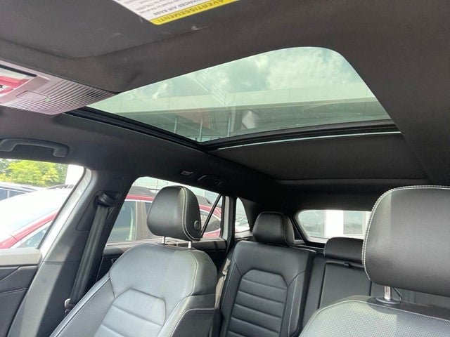 2024 Volkswagen Atlas Cross Sport 2.0T SEL R-Line