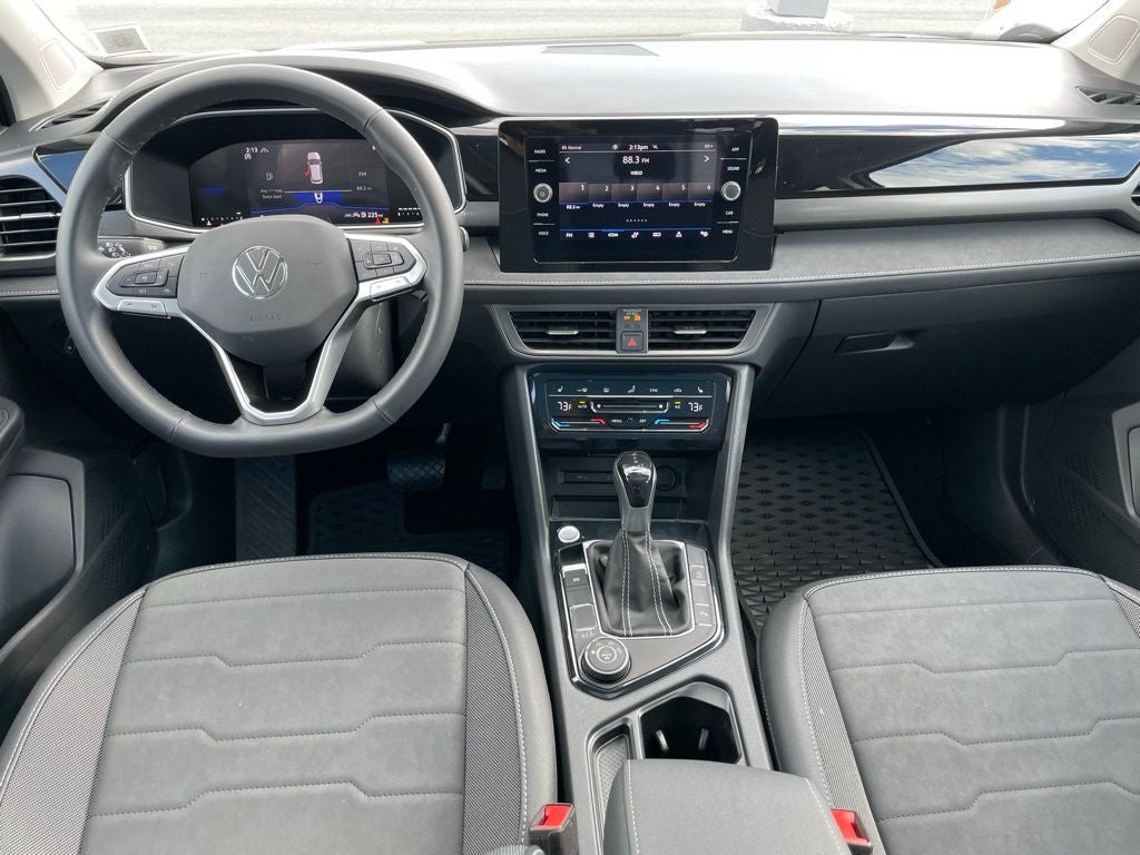 2025 Volkswagen Taos 1.5T SE Black