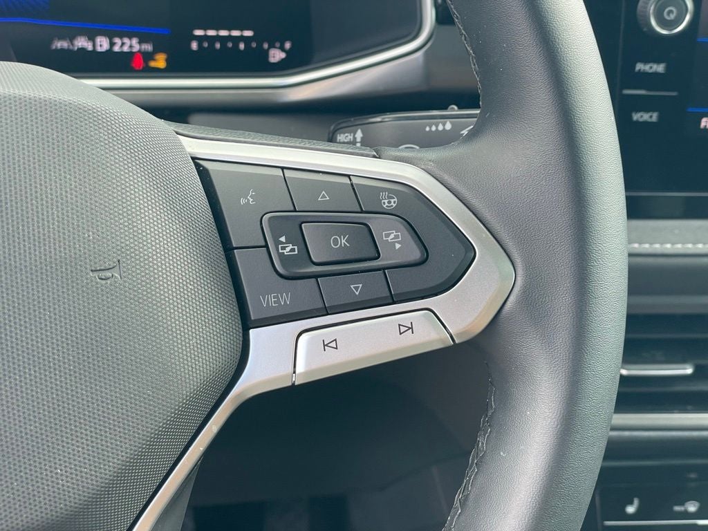 2025 Volkswagen Taos 1.5T SE Black