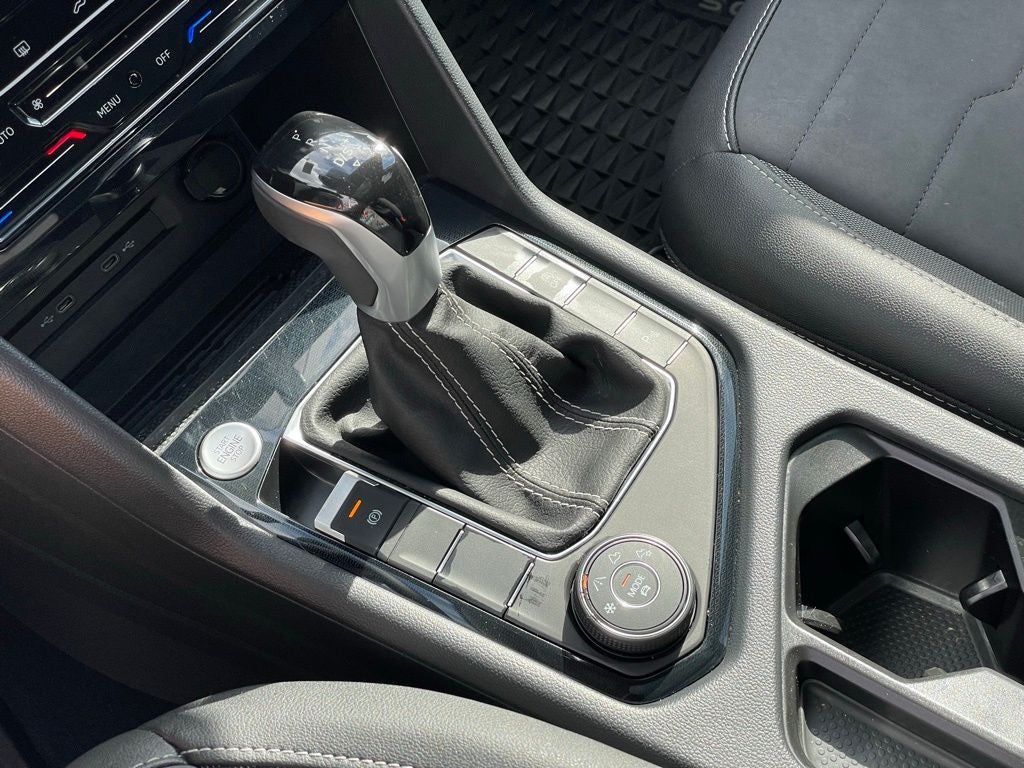 2025 Volkswagen Taos 1.5T SE Black