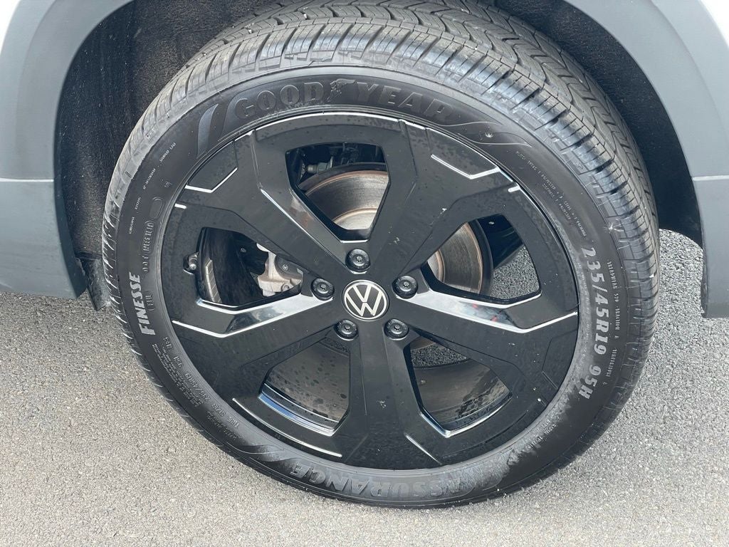 2025 Volkswagen Taos 1.5T SE Black