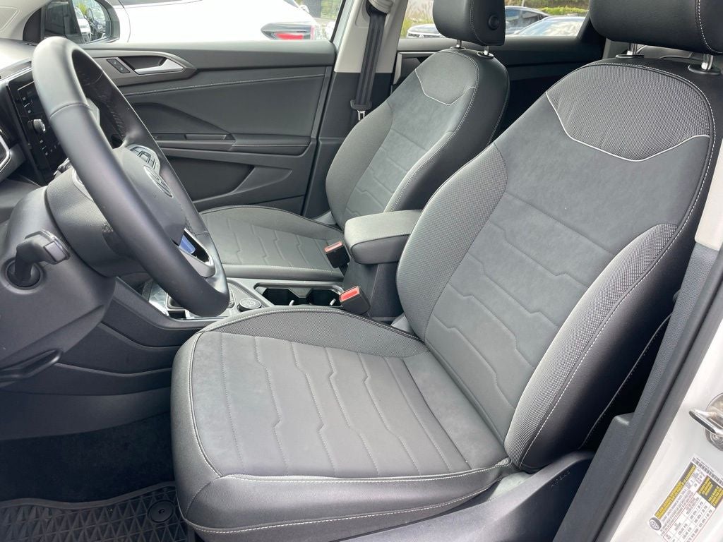 2025 Volkswagen Taos 1.5T SE Black