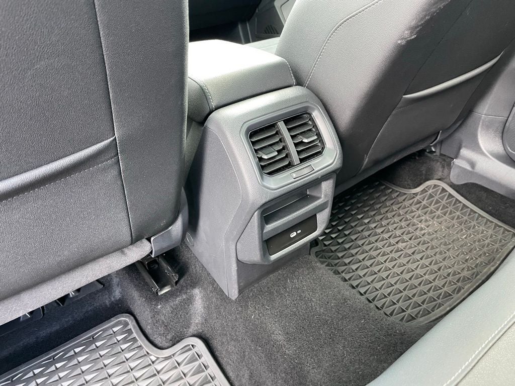 2025 Volkswagen Taos 1.5T SE Black