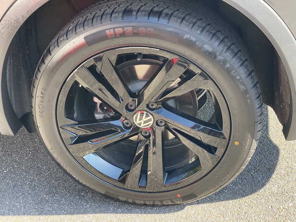 2024 Volkswagen Tiguan 2.0T SE R-Line Black