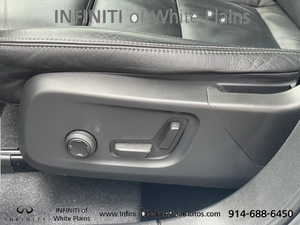 2023 Volvo XC40 B5 Plus Bright Theme