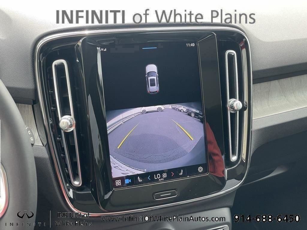 2023 Volvo XC40 B5 Plus Bright Theme