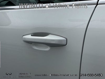 2023 Volvo XC40 B5 Plus Bright Theme